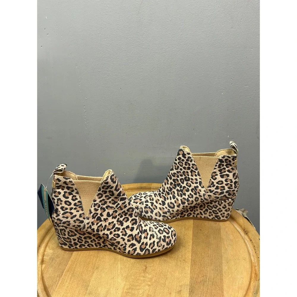 TOMS Wedge Booties Women 8 Tan Leopard Print Kala Ankle Boots OrthoLite 10014153